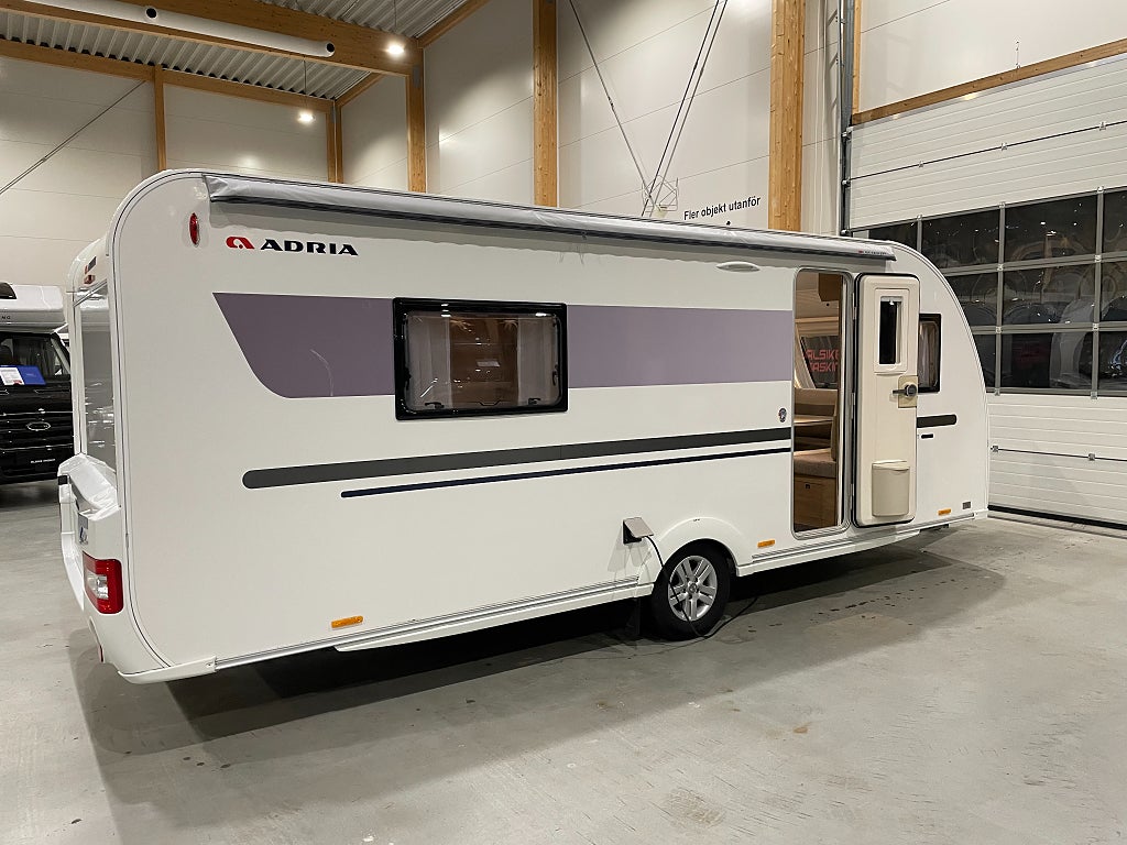Adria Adora 572 UT /ALDE/Långbäddar/Markis/Badrum bak - Adria