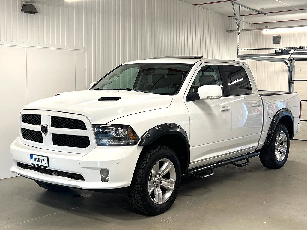 Dodge Ram 1500  5.7 Hemi Sport AWD 6500mil Nybes Svensksåld 