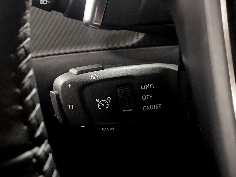 Bild på Peugeot 2008 Allure 1.2 PT 130hk Aut BACKKAMERA CARPLAY