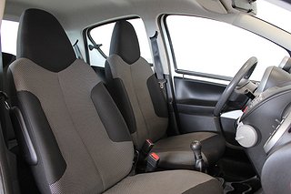 Halvkombi Toyota Aygo 8 av 16