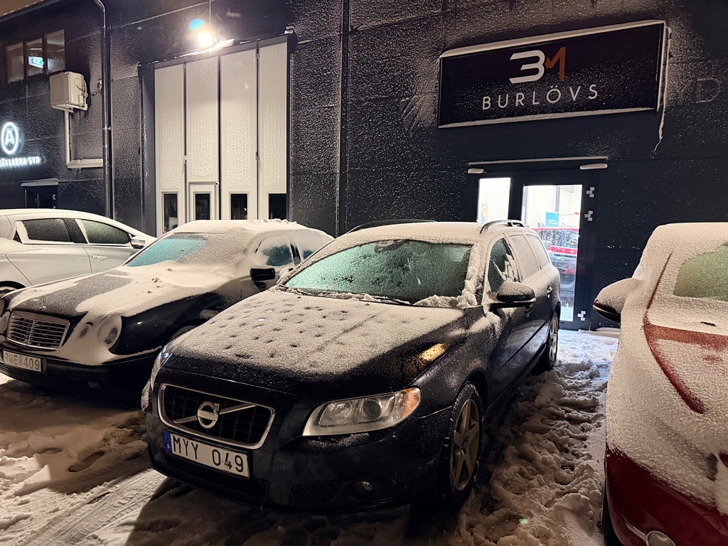 Volvo V70 2.0 215HK || Automat Momentum  943kr Årskatt NyBes ida