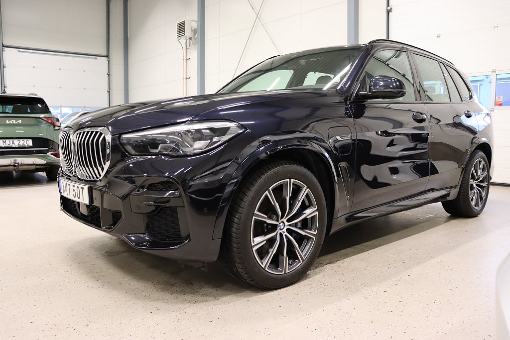 BMW X5 xDrive45e M-SPORT 360° Drag Luftfjädring B-Värm 394hk