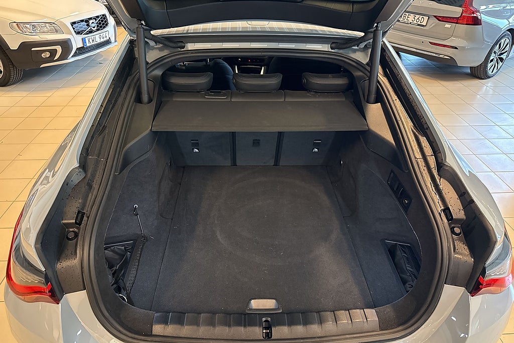 BMW i4 M50 xDrive Gran Coupé M Sport Drag Sov Hjul Kamera Moms miniatyr 19