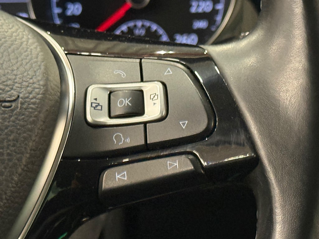 Volkswagen Golf I 5-dörrar 1.5 TSI 150hk GT Värmare B-Kamera Dynaudio - miniatyr 24