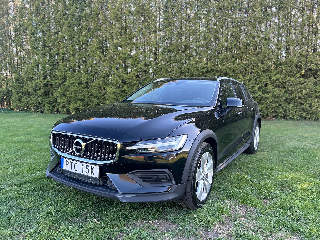 Volvo V60 Cross Country B4 AWD Momentum VOC Drag Kamera Värmarer