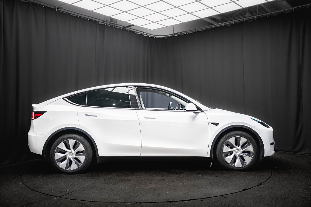 Tesla Model Y Long Range AWD DRAG PANO KAMERA MOMS 1-ÄGARE