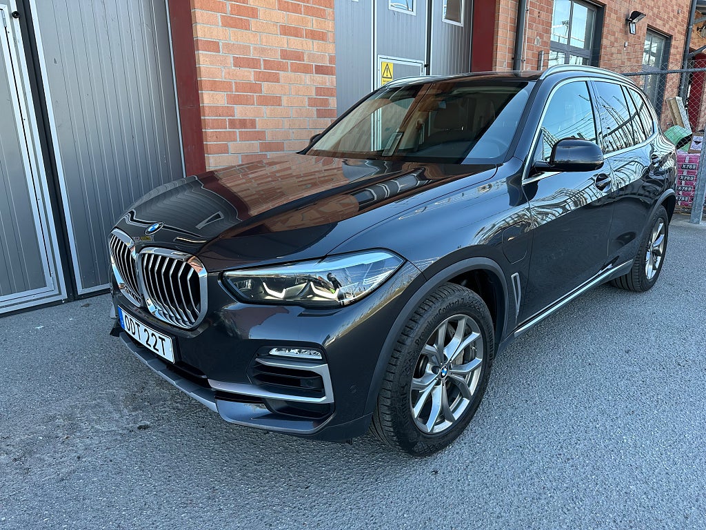 BMW X5 xDrive45e, Panorama, HK ljud, 4 zones klima, 360 Kamera