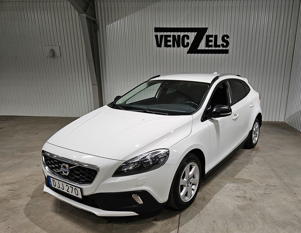 Volvo V40 Cross Country D3 Aut Momentum Drag GPS Värmare Fin