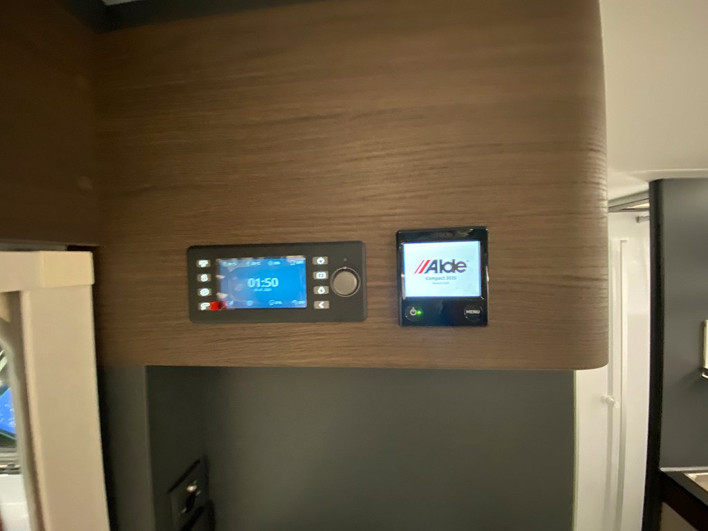 Adria Coral Supreme 670 SL / ALDE / Ugn / Panorama / Automat - Adria