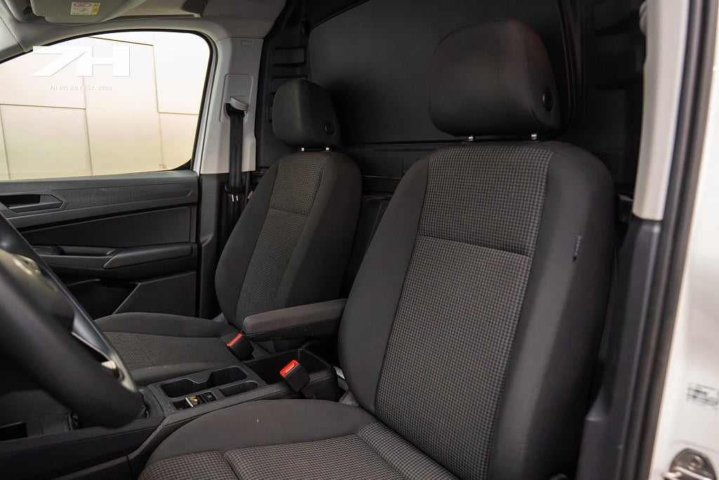 Volkswagen Caddy Cargo 2.0 TDI BMT / Dragkrok / Inrett skåp
