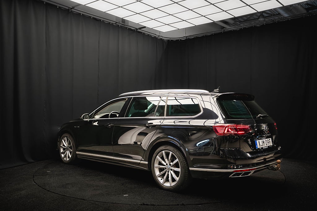 Volkswagen Passat TDI 4M R-LINE DRAG PANO MATRIX D-VÄRM 1-ÄGARE MOMS
