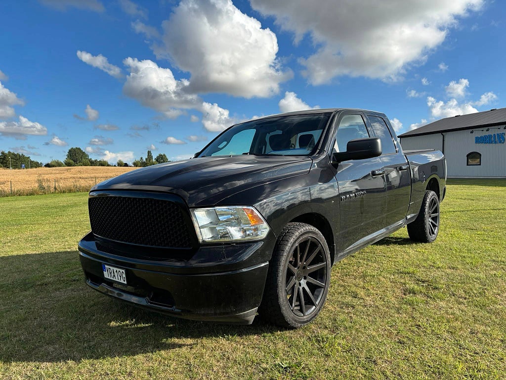 Dodge Ram V8 aut Dubbelhytt långa flaket. 