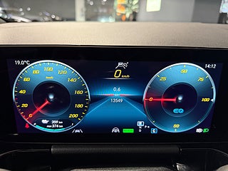 SUV Mercedes-Benz EQA 11 av 24