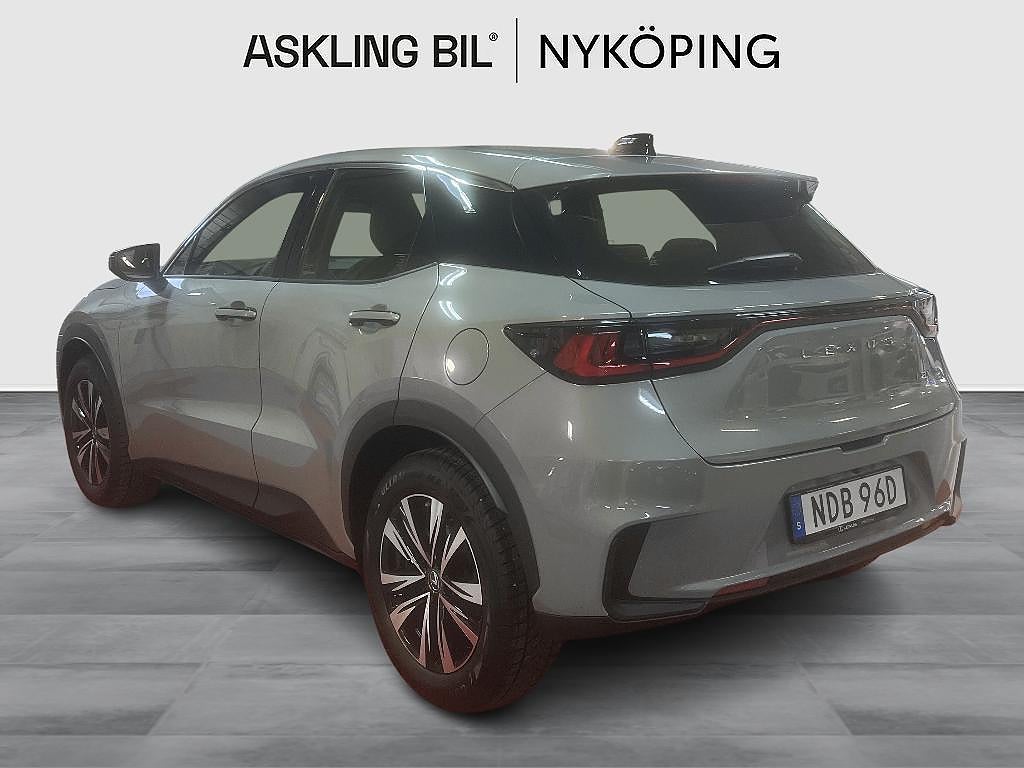 Lexus LBX 2025 - miniatyr 2