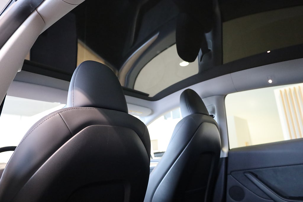 Tesla Model Y Standard Range RWD Navi Kamera Leasbar Drag Pano 2023