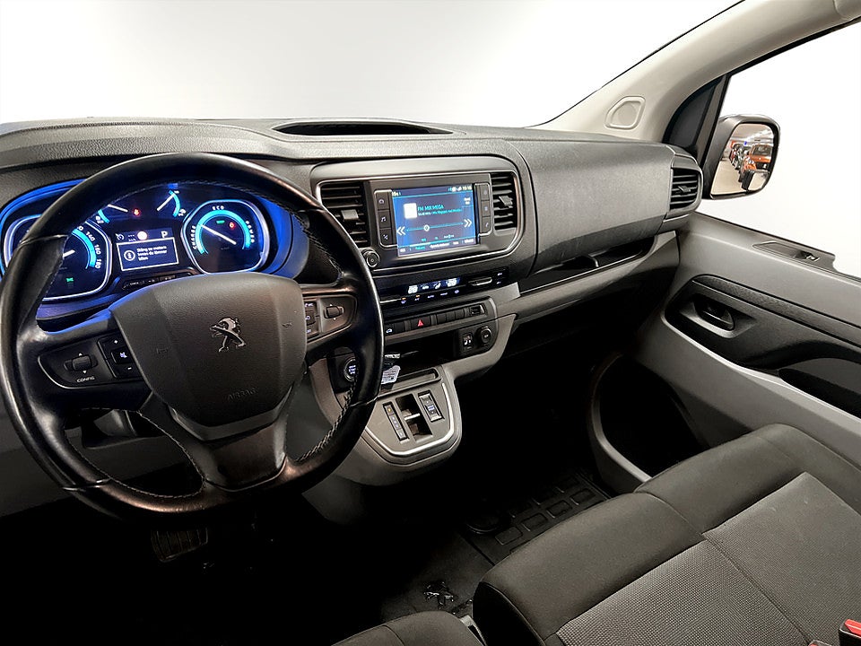 Bild på Peugeot e-Expert PRO+ 75kWh 136hk Aut L2 B-KAMERA NAVI