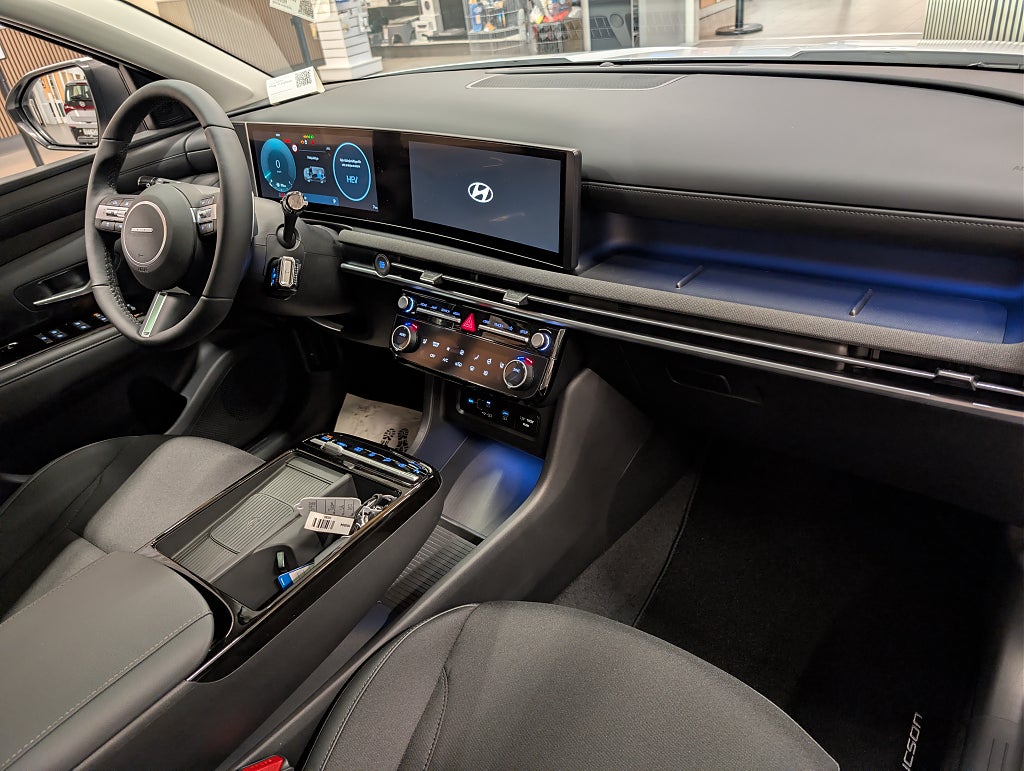 Hyundai Tucson Plug-in Essential thumbnail