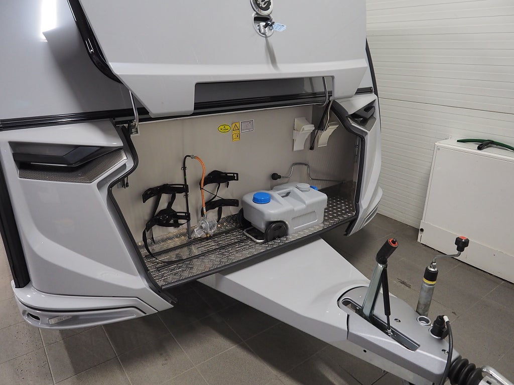 Knaus Südwind 650 PEB 60 Year  ALDE I Framkök I Långbädd