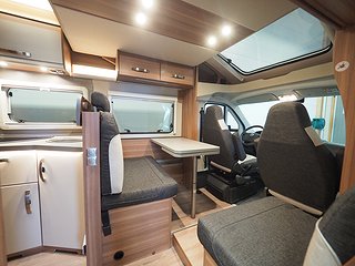 Husbil-halvintegrerad Weinsberg Carasuite 700 ME | 10 av 31