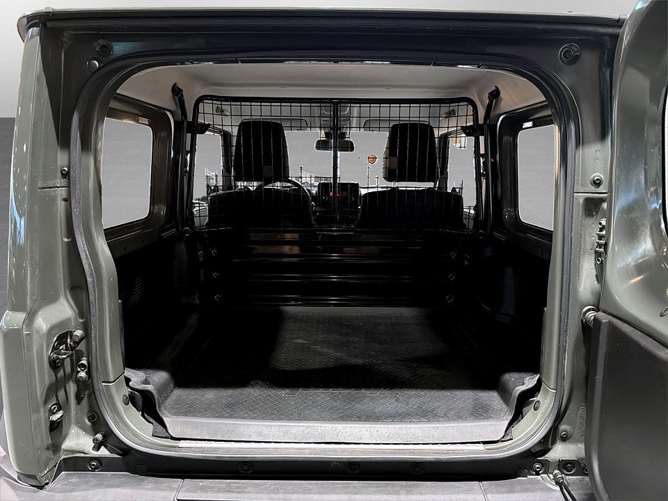 Bild på Suzuki Jimny Torakku 1.5 ALLGRIP 102hk 4WD - DRAG, NYSERVAD