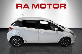 Halvkombi Toyota Yaris 33 av 39