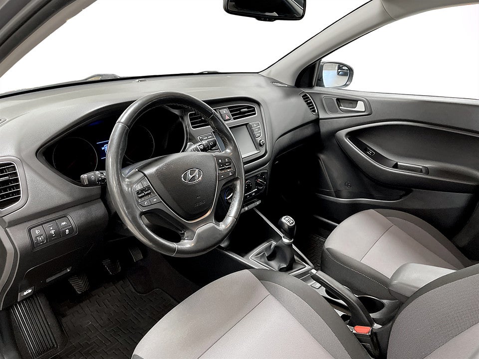 Bild på Hyundai i20 Comfort Premium 1.2 84hk B-KAMERA CARPLAY NYSERVAD