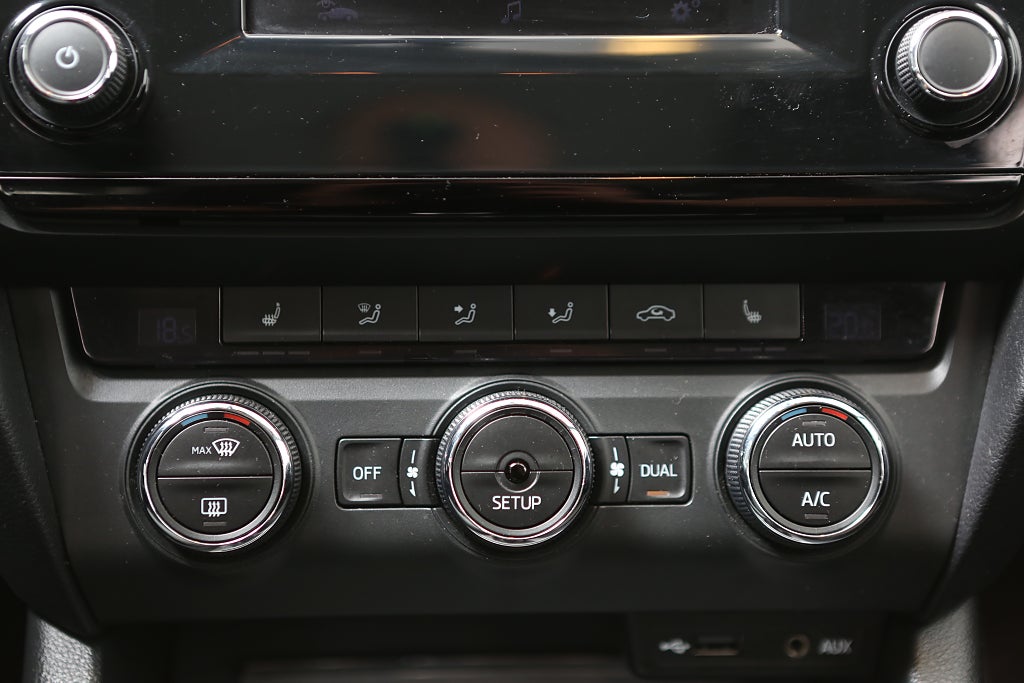 Skoda Octavia 1,2 TSI Elegance Kombi Aut Motorvärmare 2015