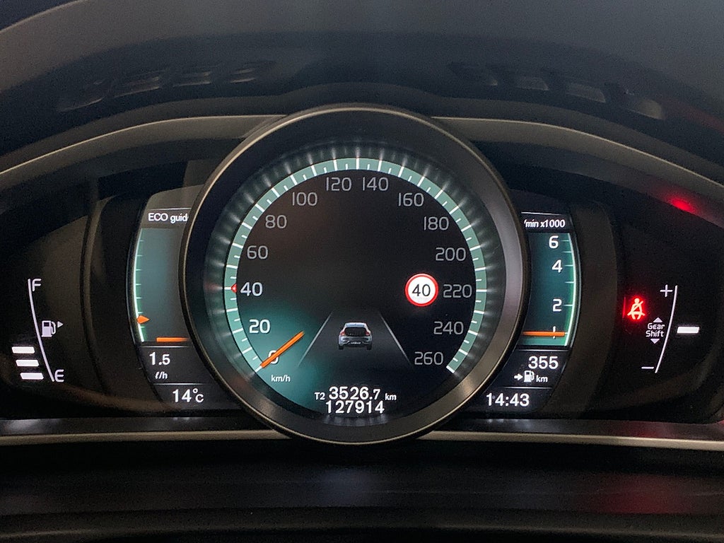 Volvo V40 T3 152hk Momentum | Business Adv | Intellisafe | Navi 2018