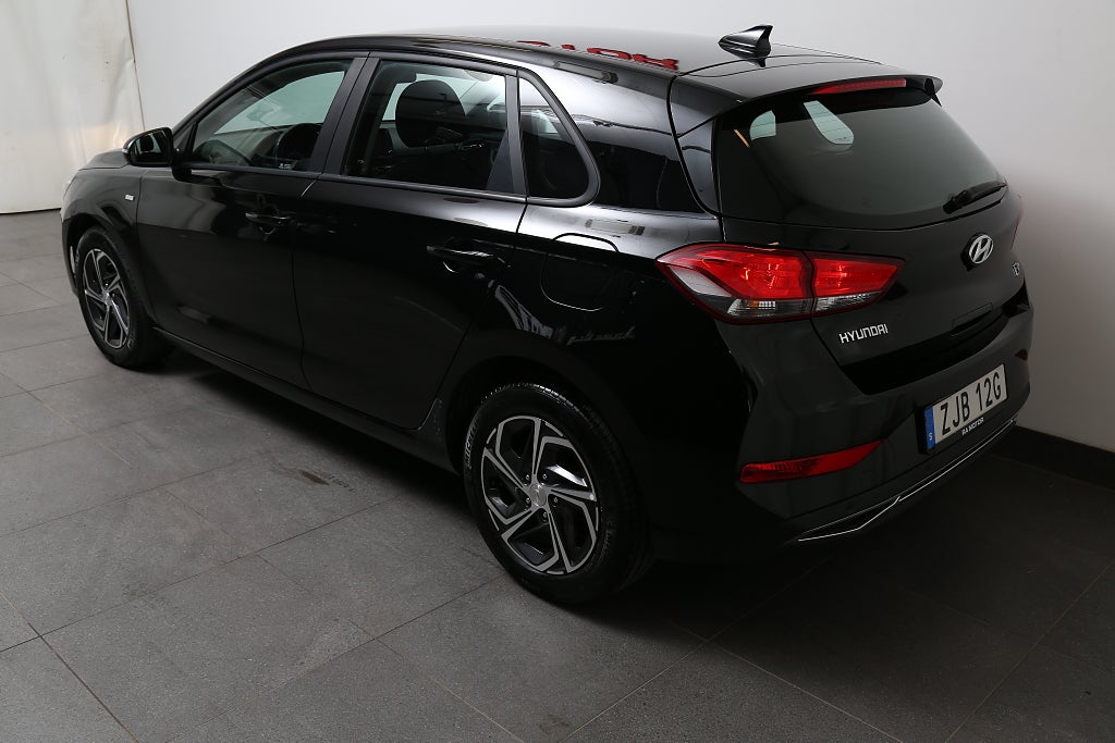 Hyundai i30 1,5 T-GDI 48V MHEV 159hk Essential Aut Drag Nybilsg 2022