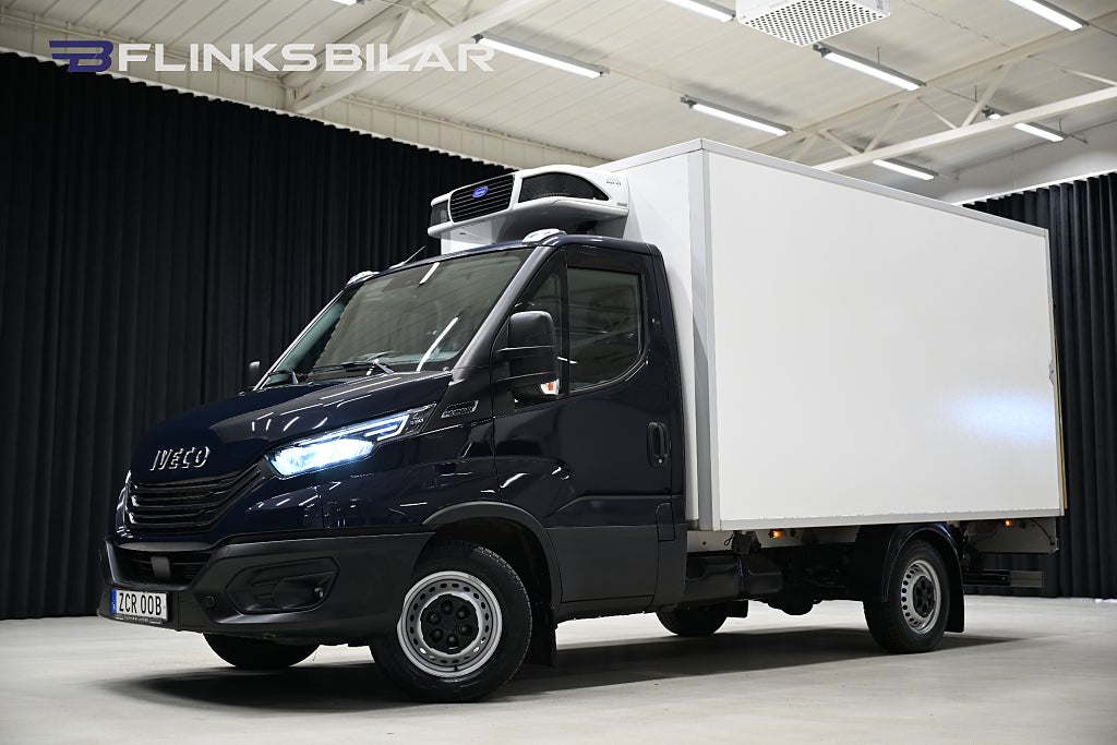 Iveco Daily 136HK Automat|Volymskåp|Bakgavellyft|Kylbil|Moms|SeUtr!