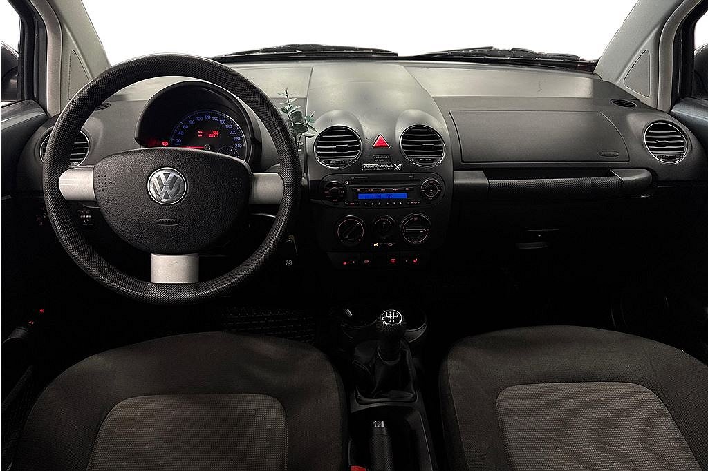 Volkswagen Beetle NEW BEETLE 1,6 NYSERVAD, 3 brukare