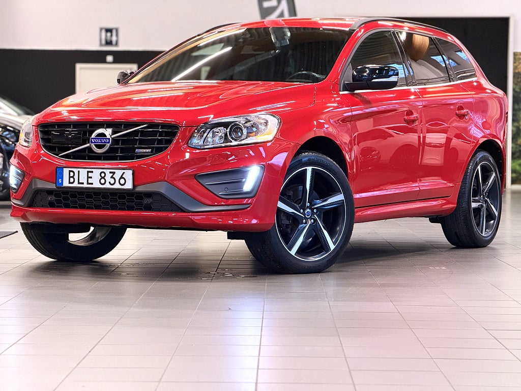 Volvo XC60 D5 AWD Geartronic R-Design / Black-R / Panorama / Drag /