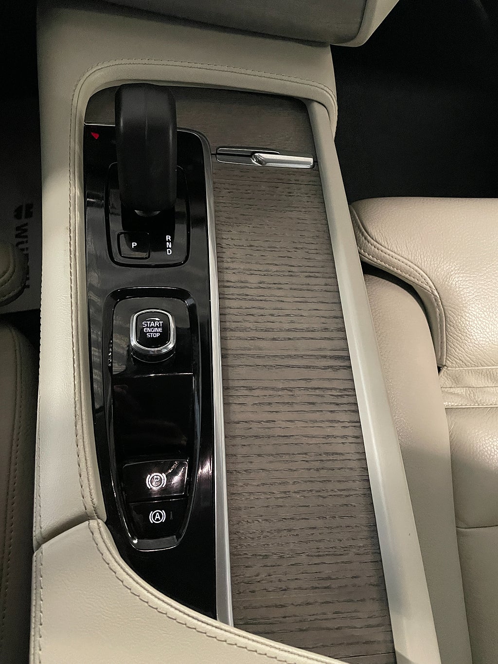 Volvo XC90 Recharge T8 AWD R-Design 7 Säten Plus Dark