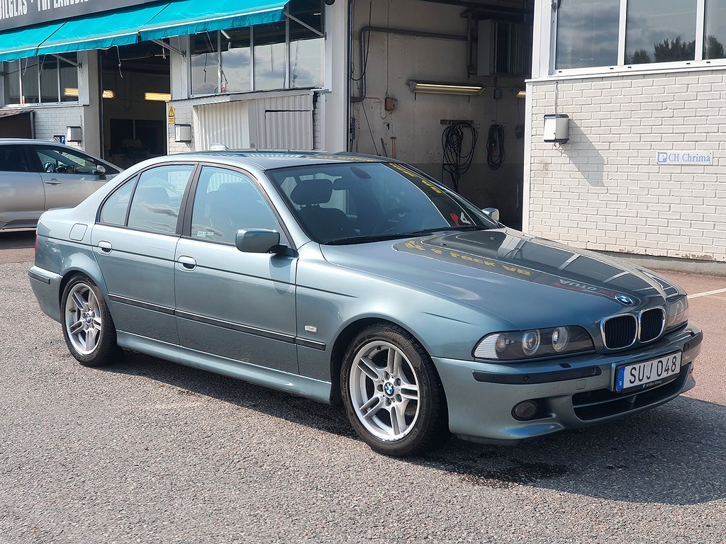 BMW 525 i sedan  M-Spor finskick/svart tak