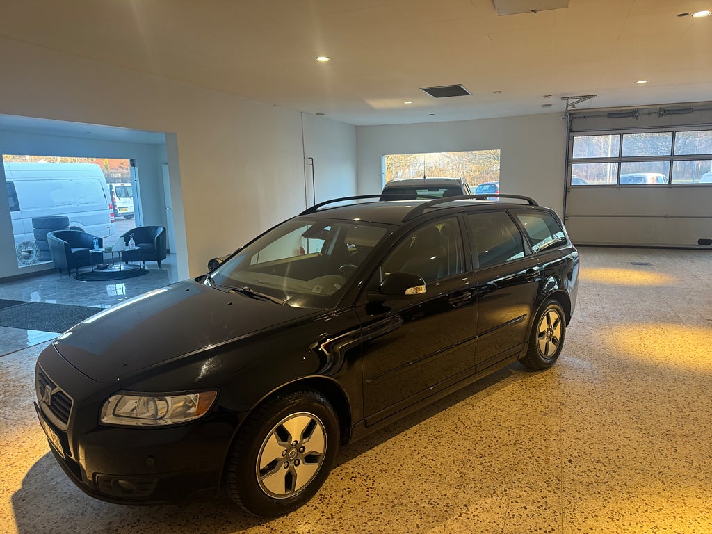 Volvo V50 1.6d drag Momentum lågamil välvårdad 
