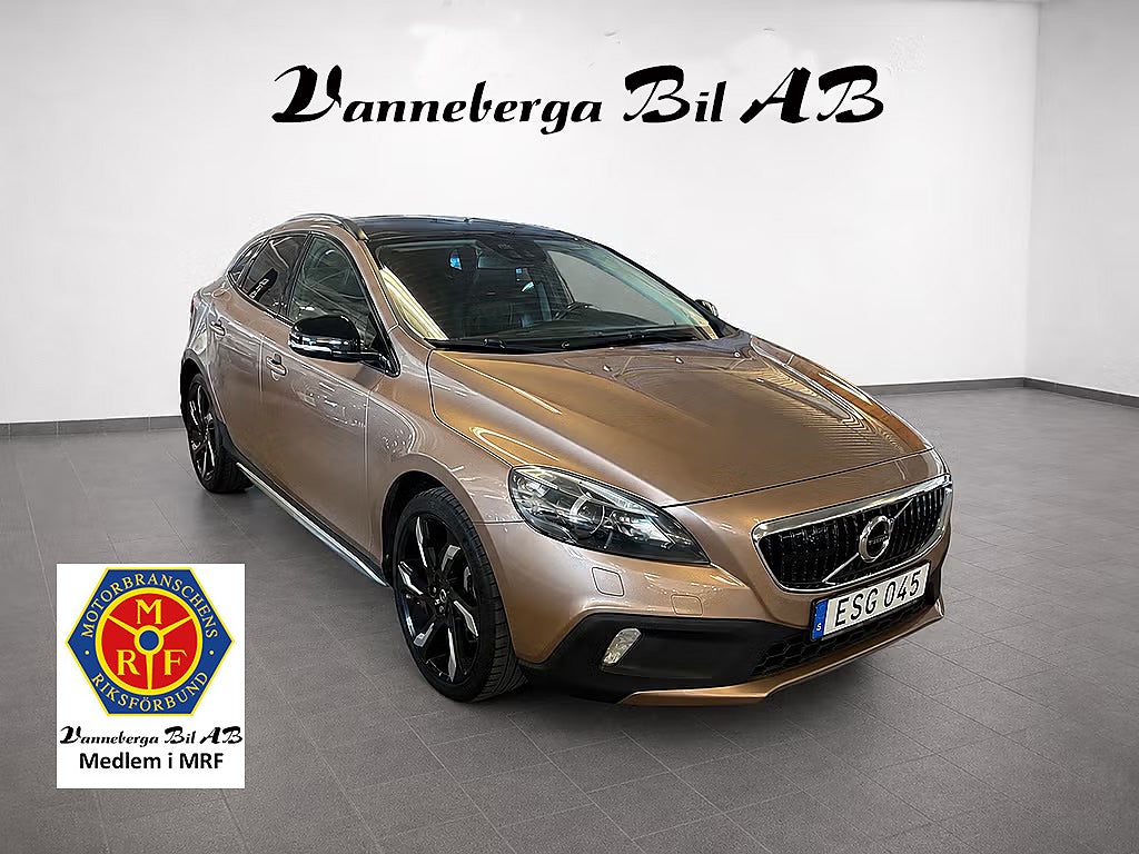 Volvo V40 Cross Country D4 Geartronic Summum Panorama/Backkamera/Skinn/Euro 5