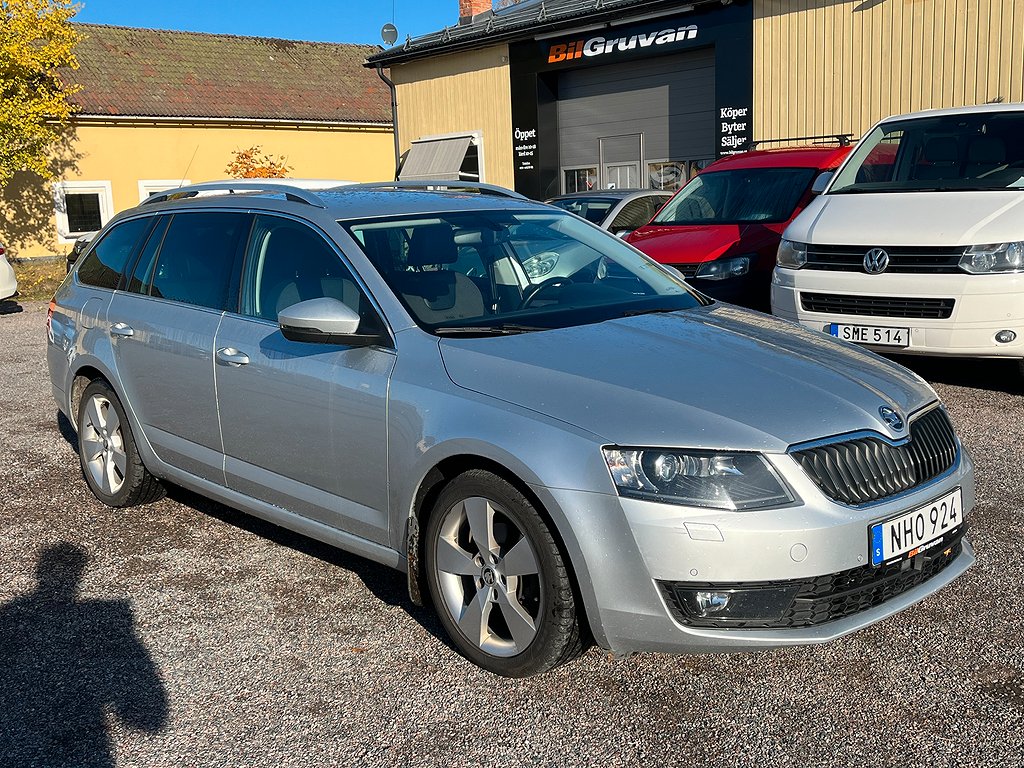 Skoda Octavia Kombi 2.0 TDI 4x4 Premium Drag/värmare