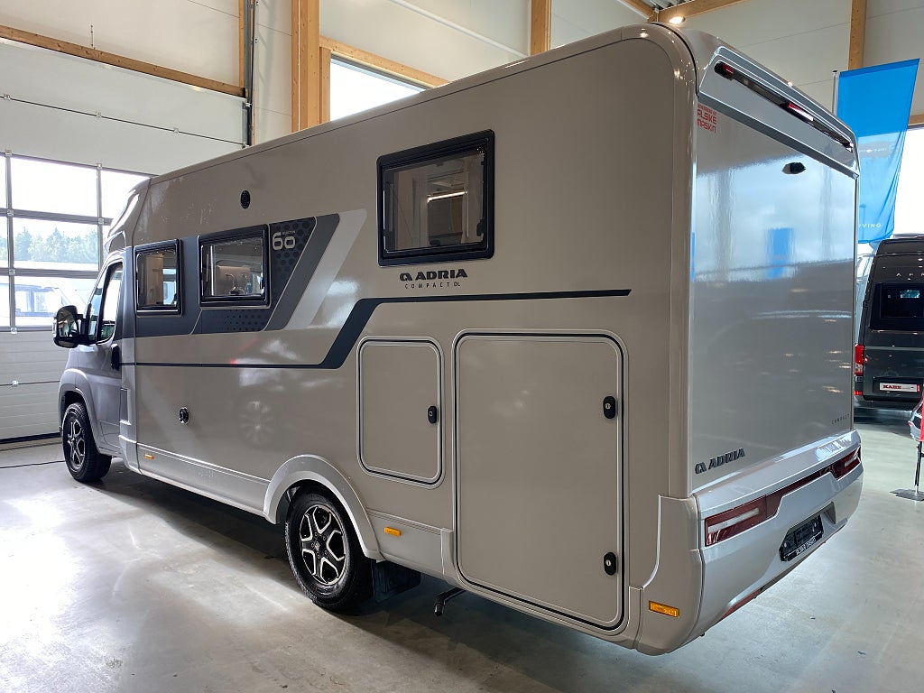 Adria Compact DL 60 Y / Vårmässa 20–22 mars – Påfyllt lager! - Adria