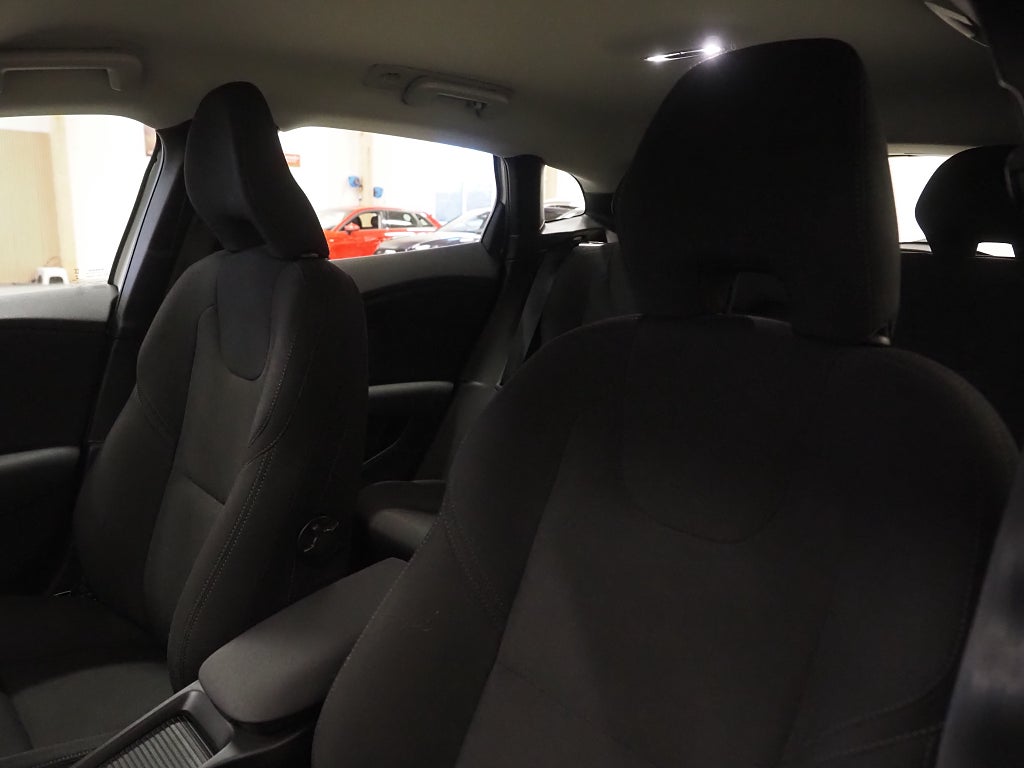 Volvo V40 Cross Country T3 152hk Kinetic Aut | Navi | PDC | 2019