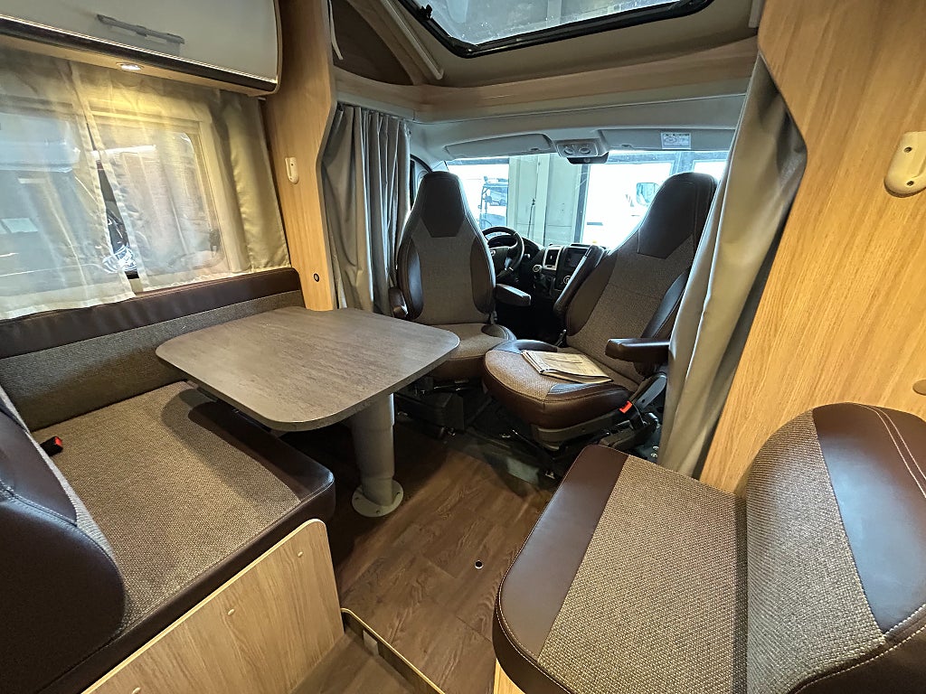 Sunlight Capron T68 / Taksäng /Solcell / Ugn / Utv. dusch  - Sunlight