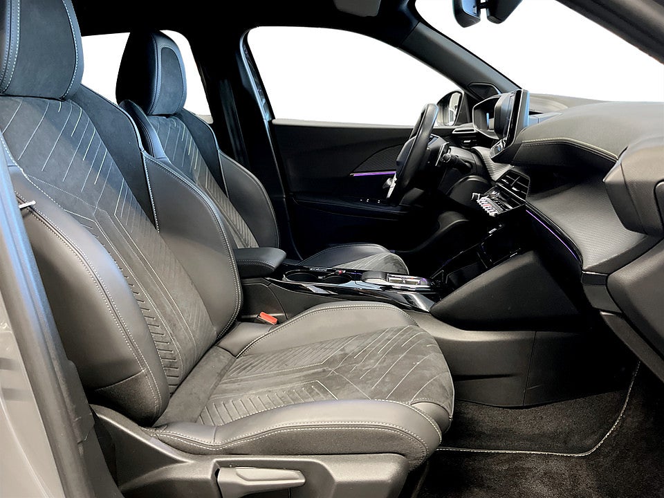 Bild på Peugeot 2008 GT 1.2 PT 130hk Aut B-KAMERA ELSTOL