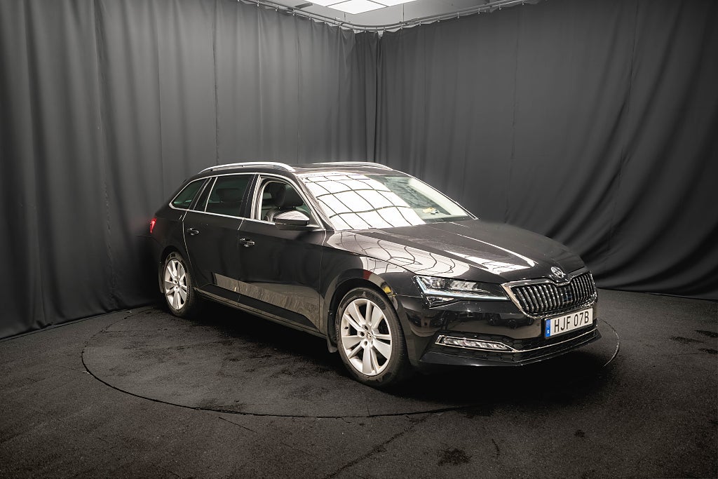 Skoda Superb TSI BUSINESS STYLE PANO B-VÄRM DRAG KAMERA CANTON