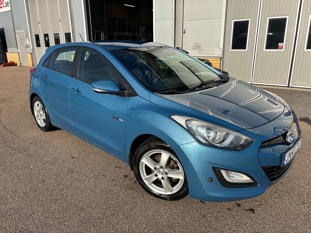 Hyundai i30  1,6 CRDI BUSINESS  / Full Service bok 