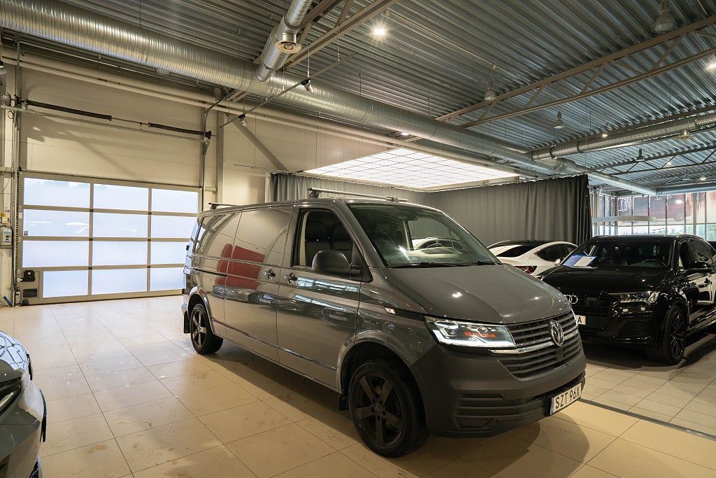 Volkswagen Transporter T30 TDI LÅNG L2 3-sits D-VÄRMARE LED KAMERA DRAG MOM