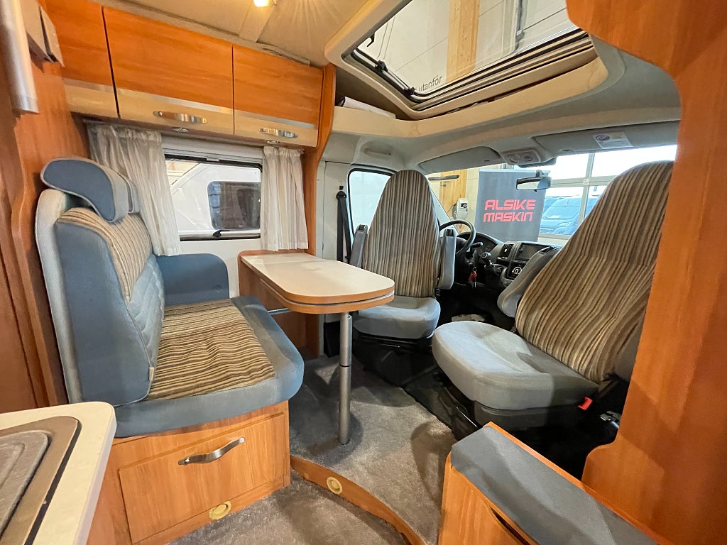 Hymer Compact 408 / Litium / B-kort / Höj och sänkbar säng /   - Hymer