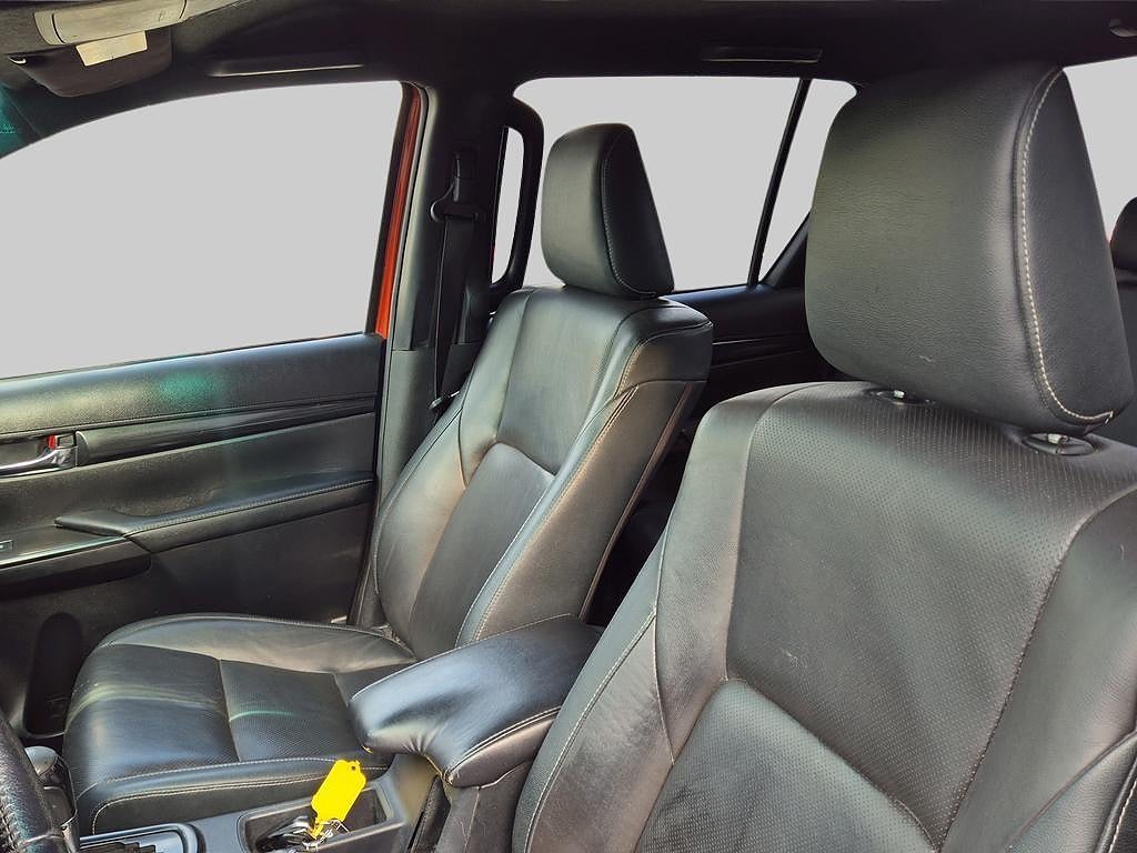 Toyota Hilux Double Cab 2.4 D Ultimate 150 hk Aut Vhjul