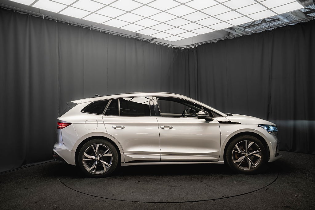 Skoda Enyaq iV 80 iV80 SPORTLINE DRAG CRYSTAL 360 El-STOL 1 ÄGARE MOMS