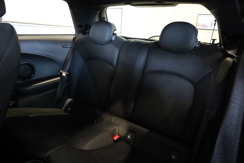 MINI Cooper SE Navi Läder Värmare Carplay Sensorer LED 2023