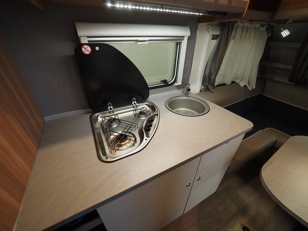 Weinsberg CaraOne 550 UK Påsmarkis Solcell Totalvikt 1700kg 2016