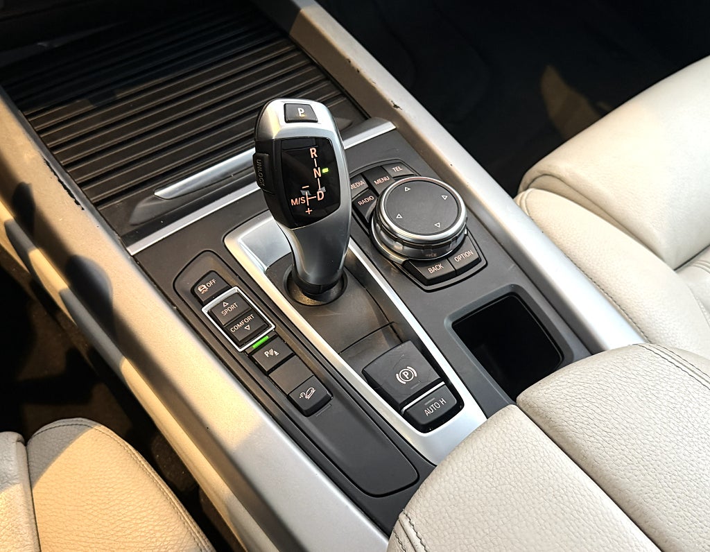 BMW X5 xDrive25d 218HK PANORAMA DRAG HELSKINN RATTVÄRME S+V